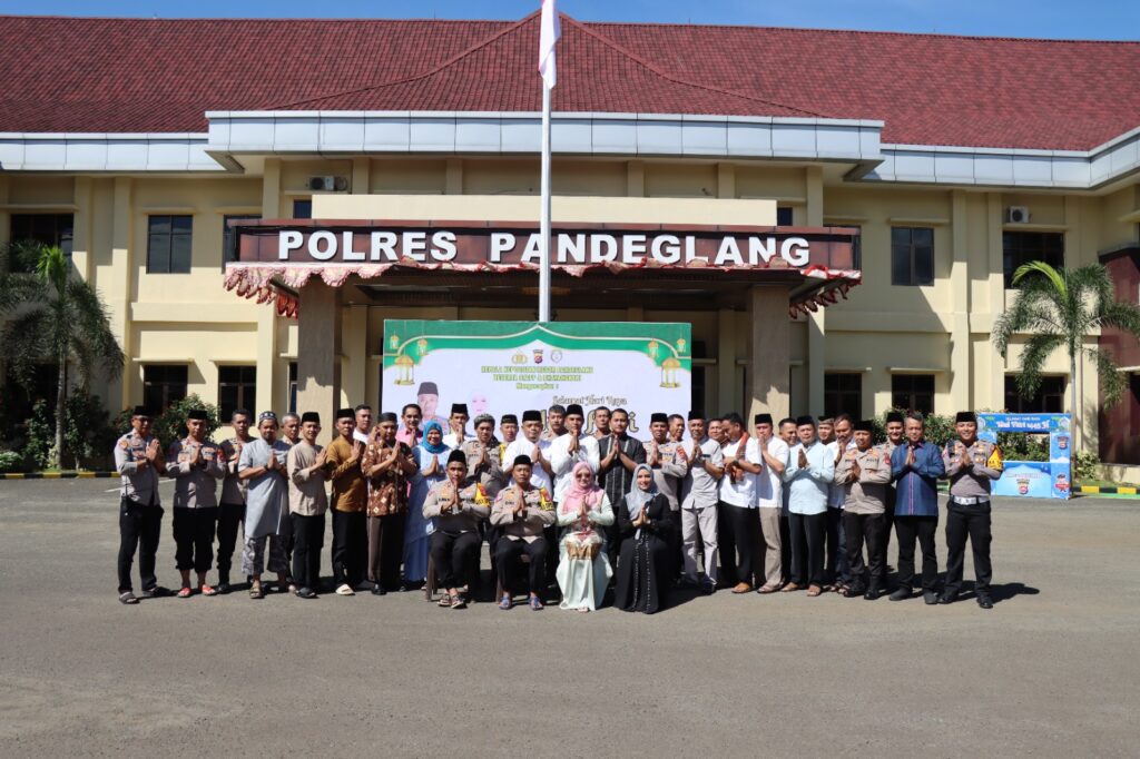 Kapolres Pandeglang Gelar Open House dan Halal Bi Halal dalam Perayaan Idul Fitri 1445 H 1 WhatsApp Image 2024 04 10 at 09.51.18