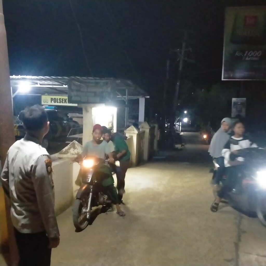 Polsek Bojong Polres Pandeglang Melaksanakan Patroli Malam untuk Antisipasi Tindak Pidana 3C 5 WhatsApp Image 2024 04 12 at 08.40.22