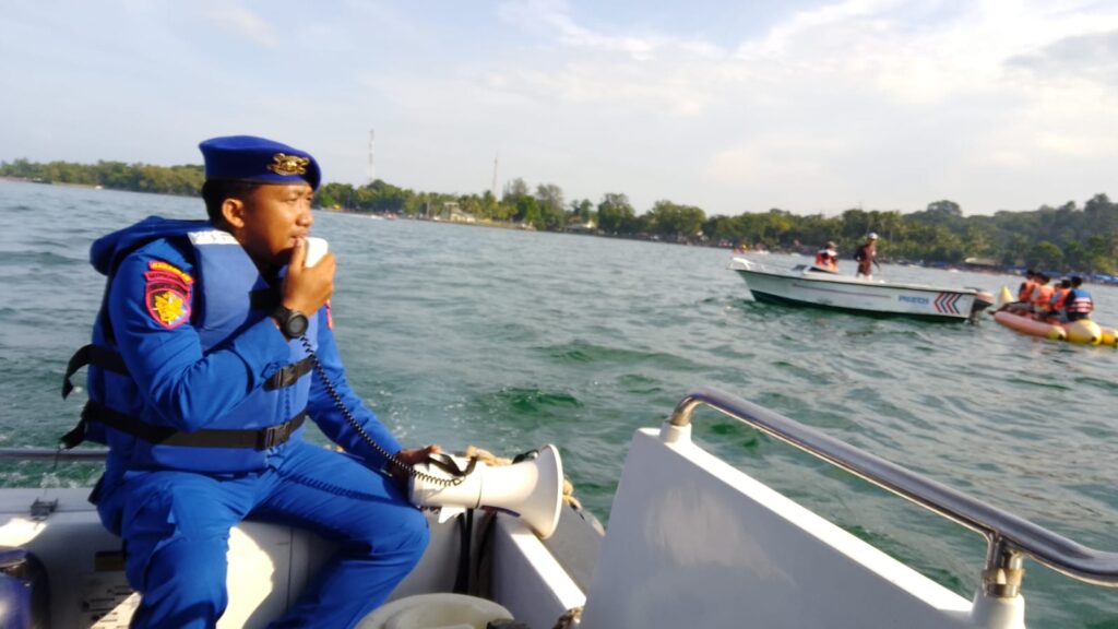 Patroli Satpolair Polres Pandeglang di Pantai Carita untuk Menjaga Keamanan dan Ketertiban Selama Liburan 3 WhatsApp Image 2024 04 14 at 12.35.12