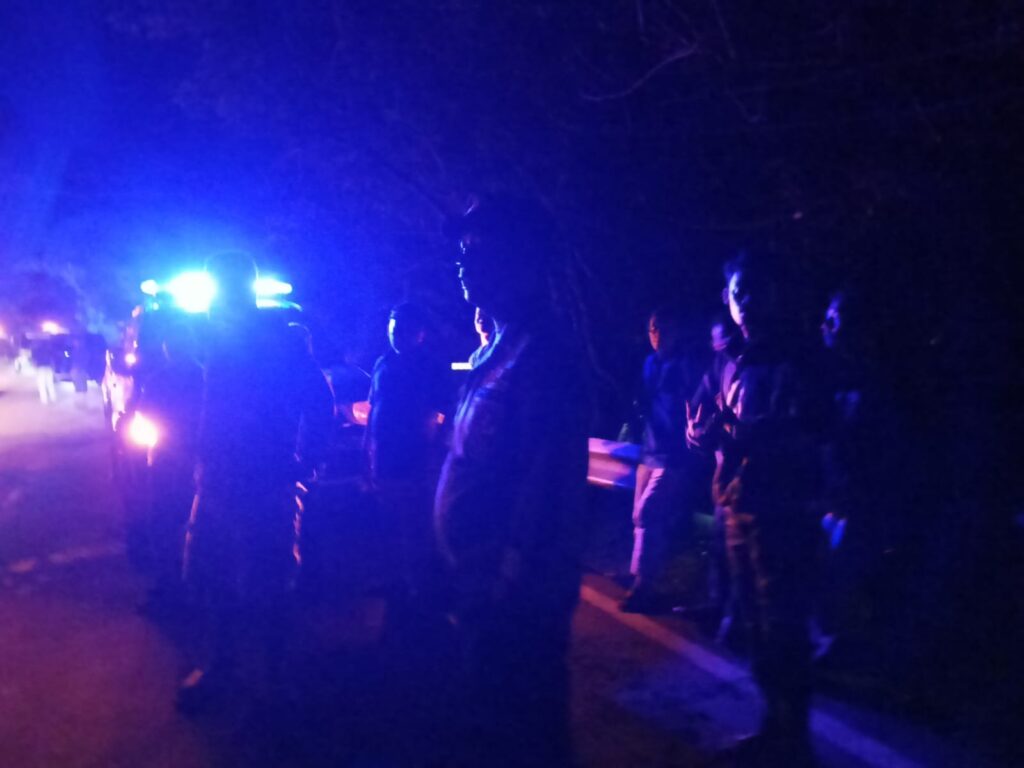 Polsek Bojong Polres Pandeglang Menggelar Blue Light Patroli demi Keamanan Wilayah 1 WhatsApp Image 2024 04 15 at 10.30.02