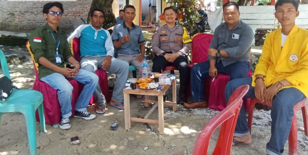 Polsek Panimbang Polres Pandeglang Melaksanakan Sambang Door to Door untuk Memperkuat Kedekatan dengan Masyarakat 3 WhatsApp Image 2024 04 26 at 08.02.58