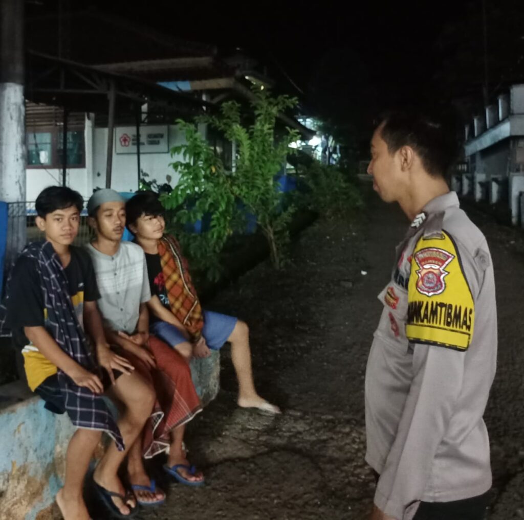Polsek Cigeulis Polres Pandeglang Rutin Gelar Patroli Kegiatan Rutin yang Ditingkatkan (KRYD) untuk Mewujudkan Situasi Kamtibmas Aman 2 WhatsApp Image 2024 04 27 at 06.29.42