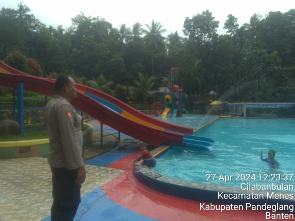Polsek Menes Patroli Tempat Wisata, Sejumlah Kolam Renang Diberi Himbauan 6 WhatsApp Image 2024 04 27 at 15.11.21