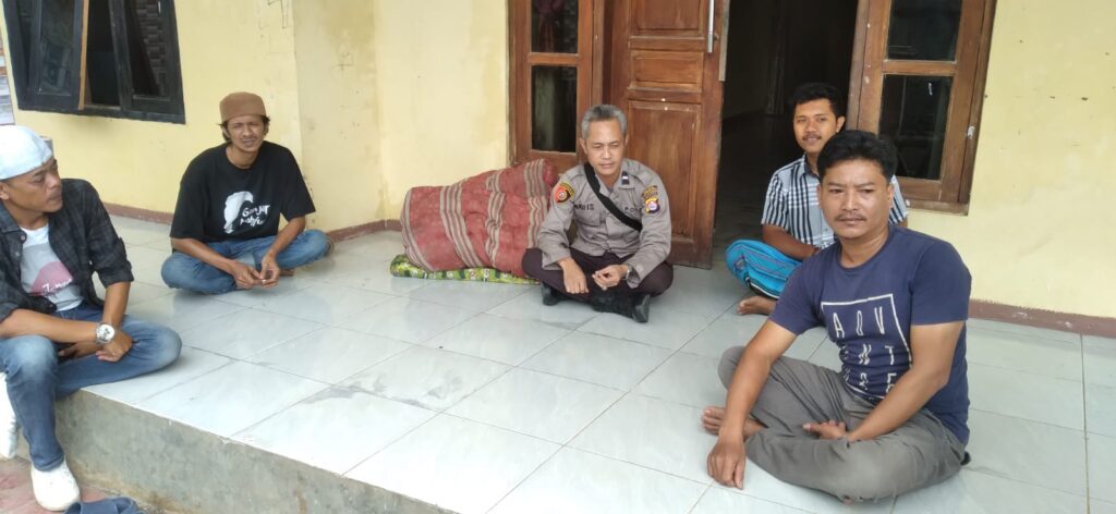 Bhabinkamtibmas Polsek Cadasari Jalin Kedekatan dengan Warga Melalui Kunjungan Rutin 10 WhatsApp Image 2024 05 04 at 11.56.45