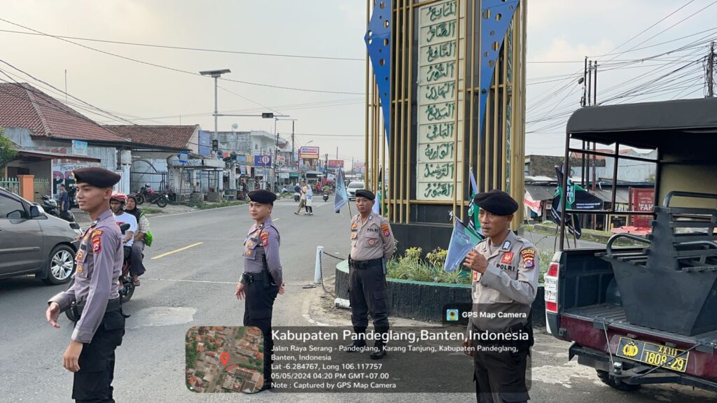 Satuan Samapta Polres Pandeglang Tingkatkan Strong Point Pengaturan Lalu Lintas di Persimpangan Rawan 1 WhatsApp Image 2024 05 05 at 17.52.13