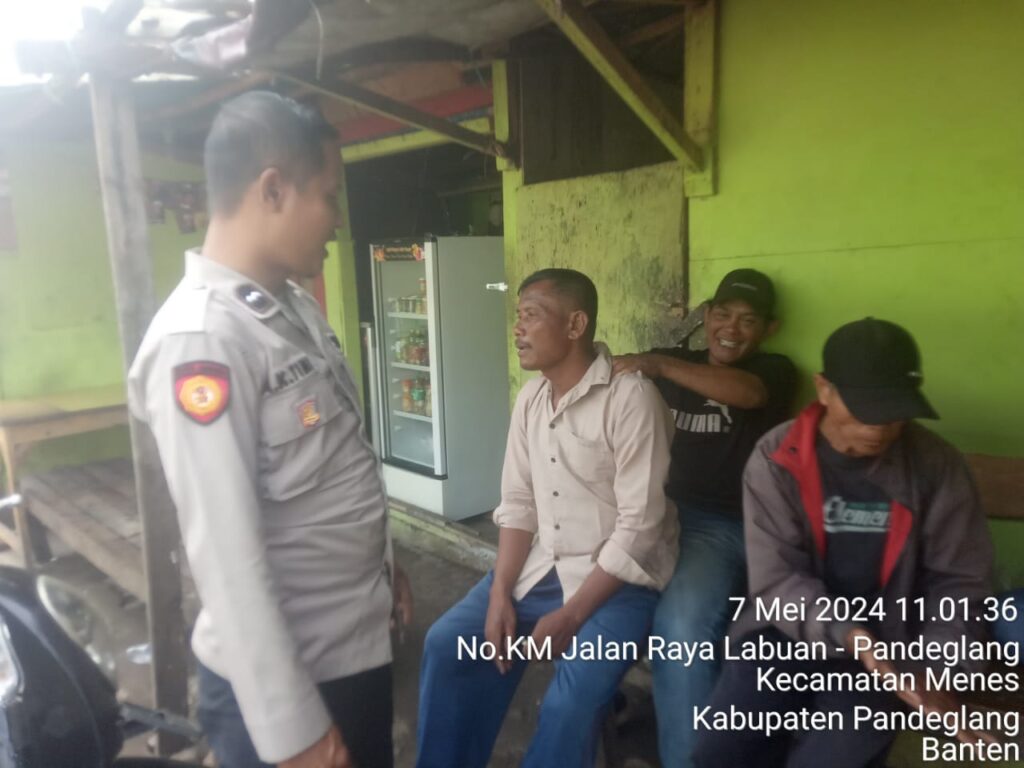 Polsek Menes Polres Pandeglang Gelar Sambang dan Bersilaturahmi dengan Warga Kampung 10 WhatsApp Image 2024 05 07 at 13.52.12