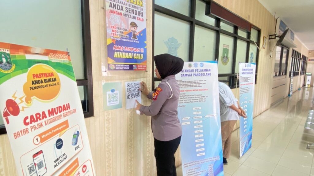 Polres Pandeglang Terus Sosialisasikan Polri Super App: Barcode Ditempel di Setiap Ruangan 3 WhatsApp Image 2024 05 09 at 09.02.00