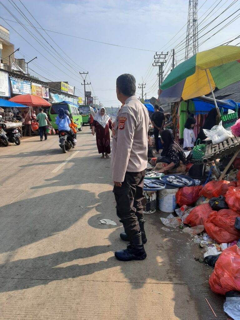 Polsek Cikedal Polres Pandeglang Lakukan Strong Point Sore 2 WhatsApp Image 2024 05 09 at 09.28.09 1