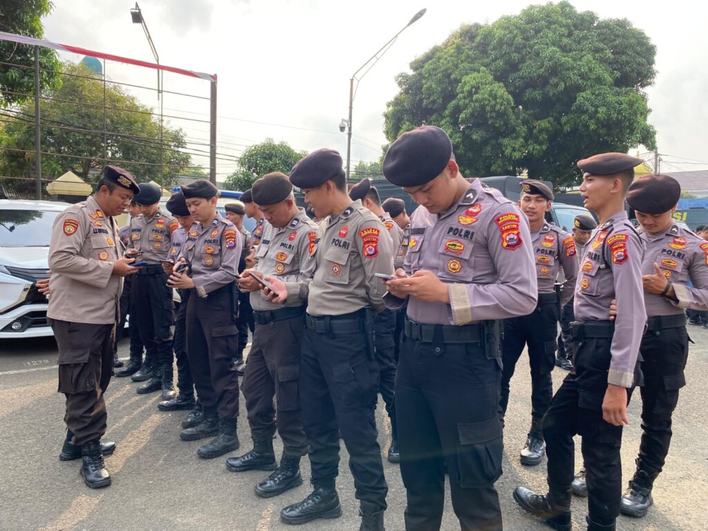 Polres Pandeglang Periksa HP Anggota untuk Tegakkan Disiplin dan Menindaklanjuti Judi Online 3 WhatsApp Image 2024 05 10 at 09.17.29
