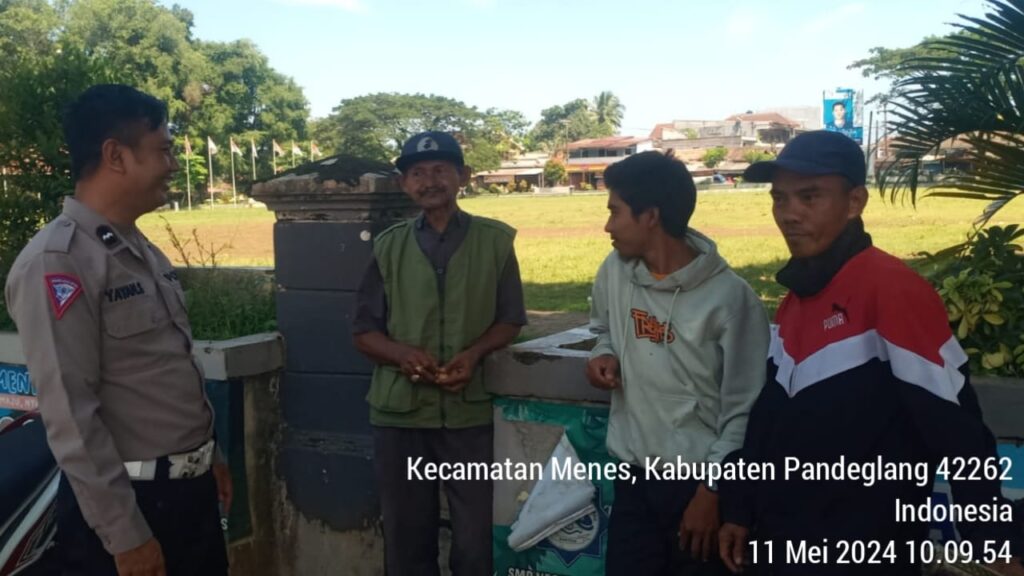 Polsek Menes Polres Pandeglang Laksanakan Kegiatan KRYD dengan Metode Patroli Dialogis 2 WhatsApp Image 2024 05 11 at 14.42.58
