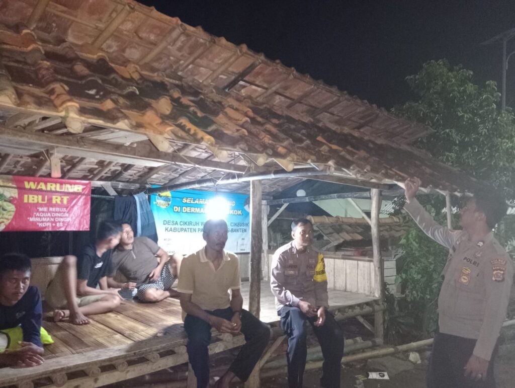 Polsek Cikeusik Polres Pandeglang Tingkatkan Kegiatan Patroli Malam untuk Ciptakan Situasi Kamtibmas yang Aman 9 WhatsApp Image 2024 05 11 at 22.48.03