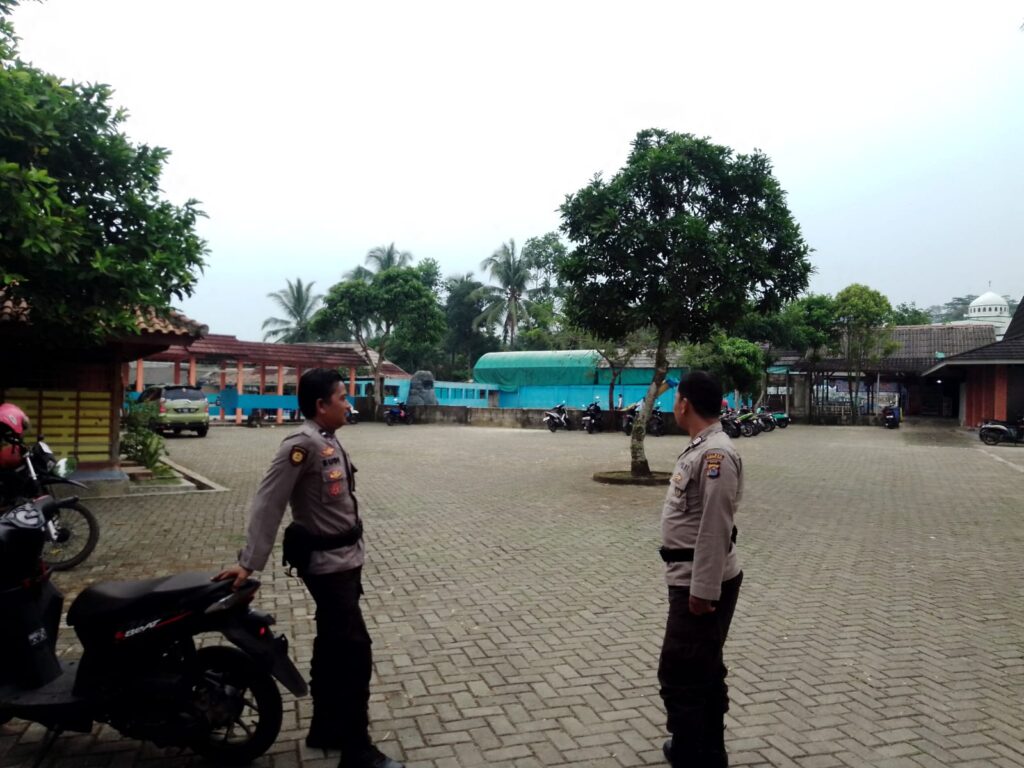 Polsek Pulosari Amankan Objek Wisata Kolam Renang alami Citaman Batu dan Kolam Renang Sanur 4 WhatsApp Image 2024 05 11 at 23.59.19