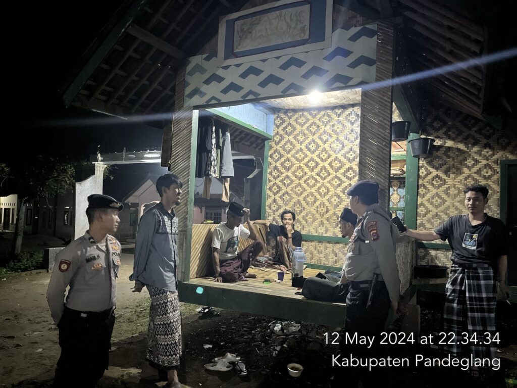 Sat Samapta Polres Pandeglang Gelar Patroli Malam Dialogis 7 WhatsApp Image 2024 05 13 at 01.33.45