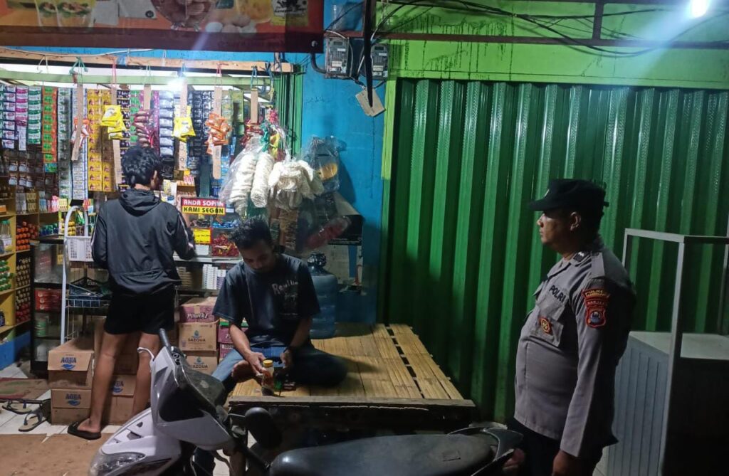Polsek Bojong Polres Pandeglang Tingkatkan Patroli Malam untuk Cegah Kejahatan dan Gangguan Kamtibmas 3 WhatsApp Image 2024 05 13 at 11.23.55
