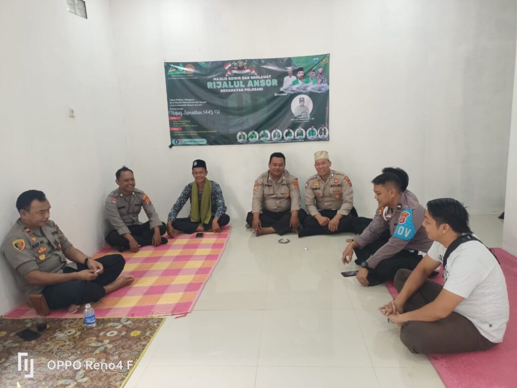 Polsek Pulosari Adakan Kegiatan Binrohtal untuk Pembinaan Rohani dan Mental Anggota 4 WhatsApp Image 2024 05 17 at 00.07.53