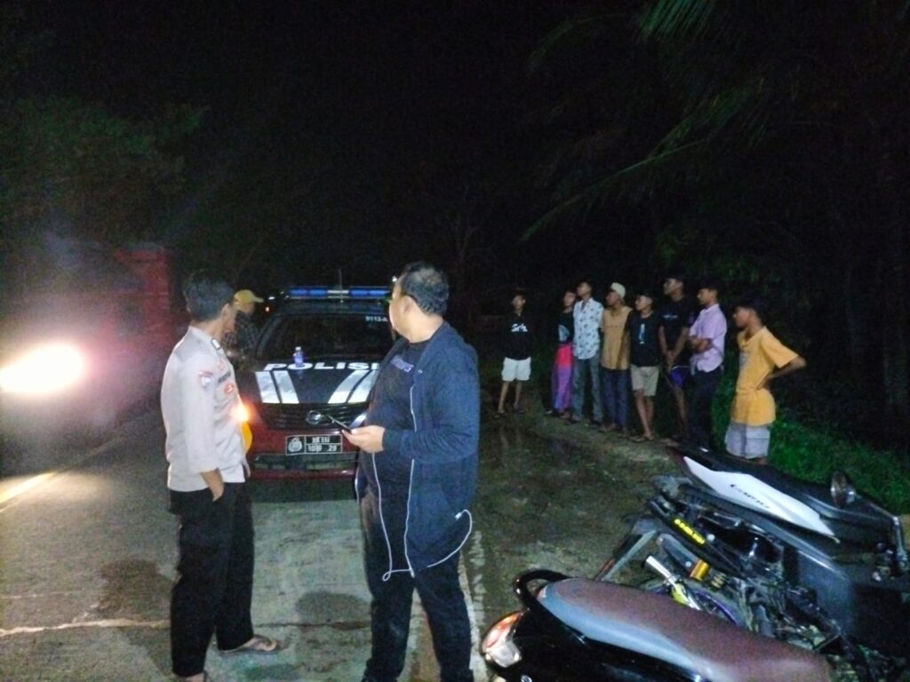 Polsek Panimbang Rutin Laksanakan Patroli Malam Cegah Balap Liar dan Kejahatan 1 WhatsApp Image 2024 06 05 at 23.30.38