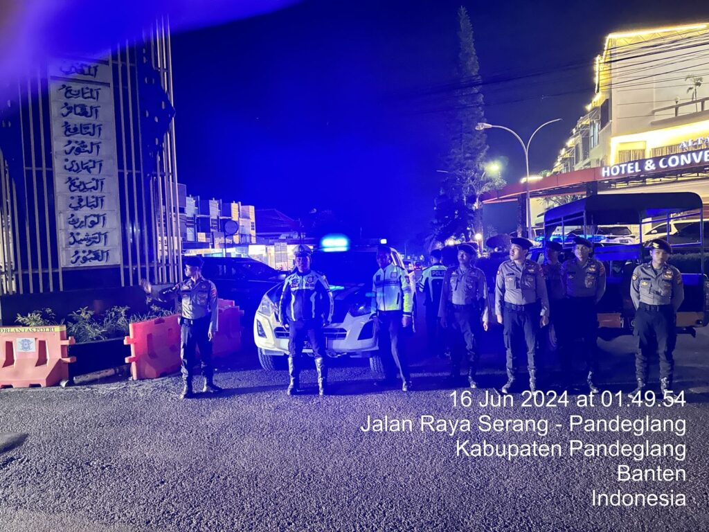 Sat Samapta Polres Pandeglang Gelar Blue Light Patrol Akhir Pekan untuk Antisipasi Aksi Balap Liar dan Tawuran 10 WhatsApp Image 2024 06 16 at 07.09.32
