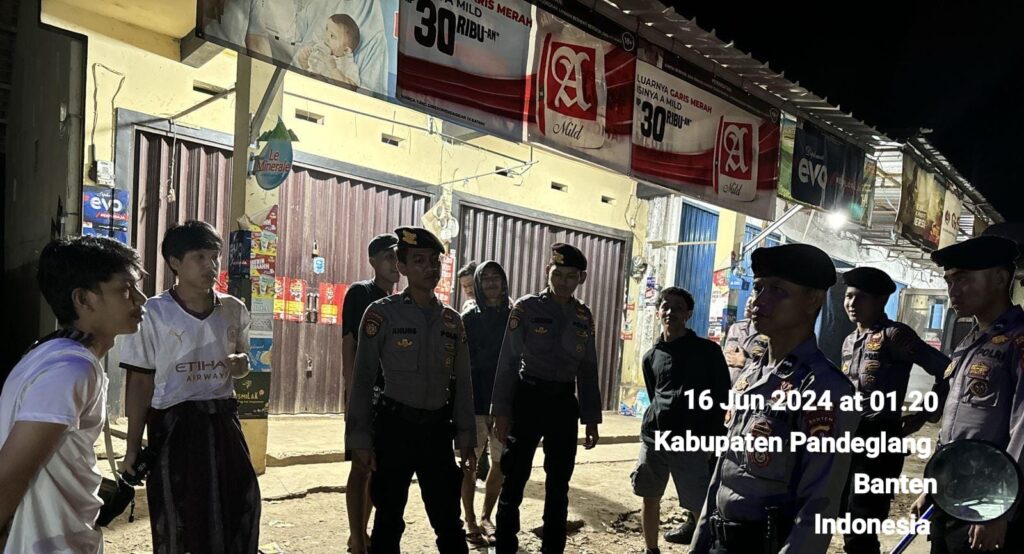 Sat Samapta Polres Pandeglang Sambangi Sekumpulan Pemuda Saat Patroli Malam 9 WhatsApp Image 2024 06 16 at 07.09.34