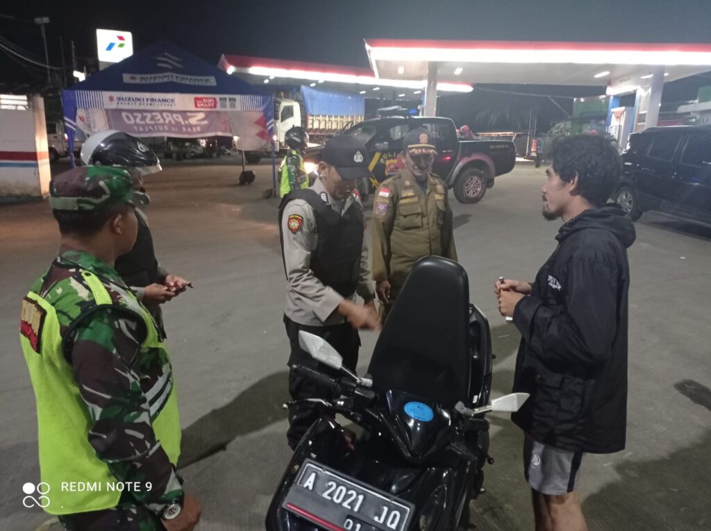 Polsek Saketi Gelar Patroli Gabungan untuk Mewujudkan Sinergitas TNI & Polri di Tempat-Tempat Rawan Gangguan Kamtibmas 3 WhatsApp Image 2024 06 16 at 08.47.58