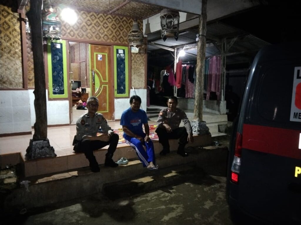 Polsek Cadasari Tingkatkan Patroli Malam Hari untuk Menjaga Keamanan Lingkungan 1 WhatsApp Image 2024 06 16 at 09.03.02