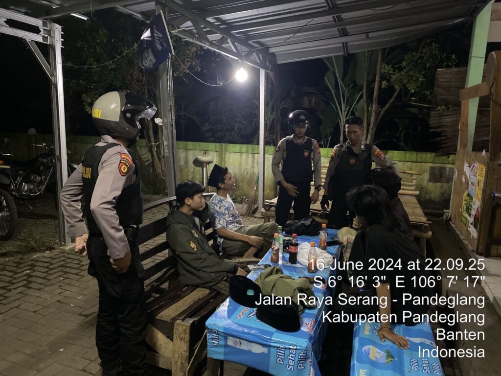 Personil Sat Samapta Polres Pandeglang Sambangi Pemuda yang Nongkrong pada Malam Takbir Idul Adha 6 WhatsApp Image 2024 06 17 at 02.05.07