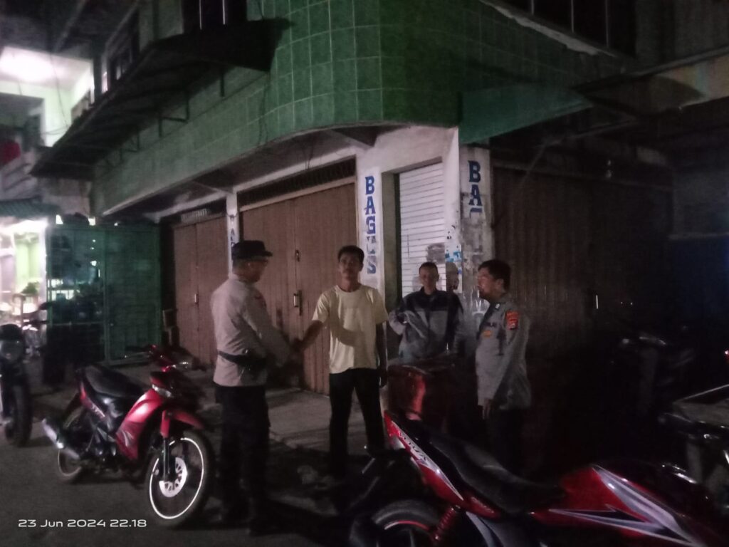 Demi Mencegahnya Gangguan Kamtibmas Personil Polsek Cimanuk Laksanakan Patroli Malam 4 WhatsApp Image 2024 06 24 at 05.03.28
