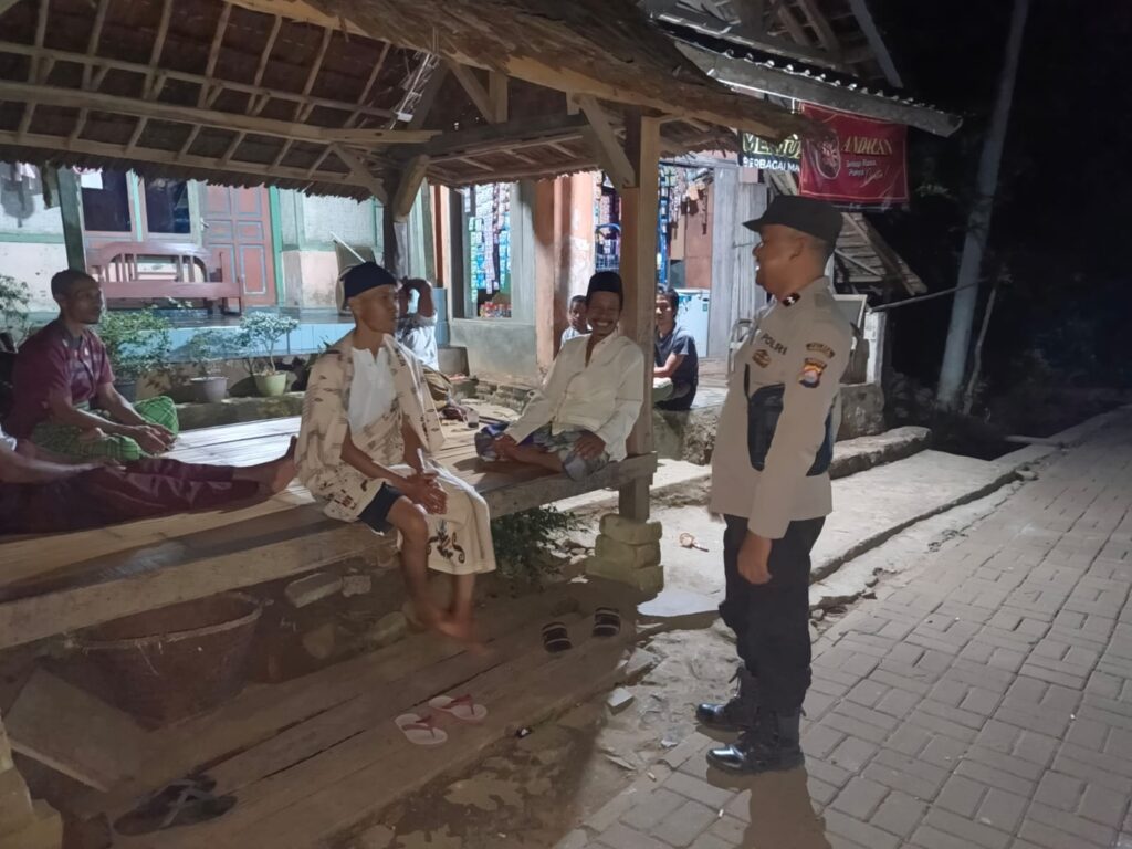 Anggota Polsek Cibaliung giat Patroli Malam, Ciptakan Rasa Aman dan Nyaman Bagi Warga Masyarakat 5 WhatsApp Image 2024 06 24 at 05.27.40
