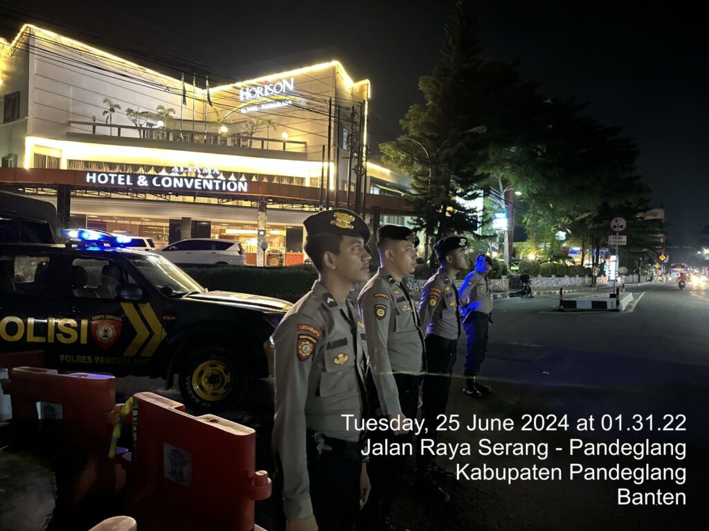 Sat Samapta Polres Pandeglang Gelar Patroli Malam untuk Mencegah Tindak C3 dan Aksi Balap Liar 1 WhatsApp Image 2024 06 25 at 06.05.55