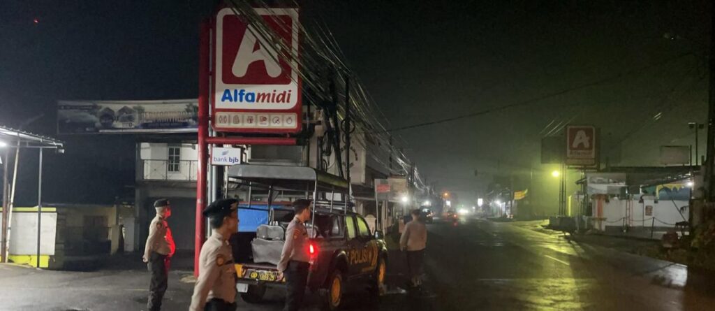 Sat Samapta Polres Pandeglang Gelar Patroli Malam Dialogis Antisipasi Balap Liar pada Malam Akhir Pekan 8 WhatsApp Image 2024 06 29 at 19.16.00
