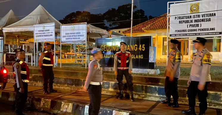Sat Samapta Polres Pandeglang Gelar Patroli Malam di Taman Kuliner Gedung Juang untuk Menciptakan Kondusifitas 9 PMG