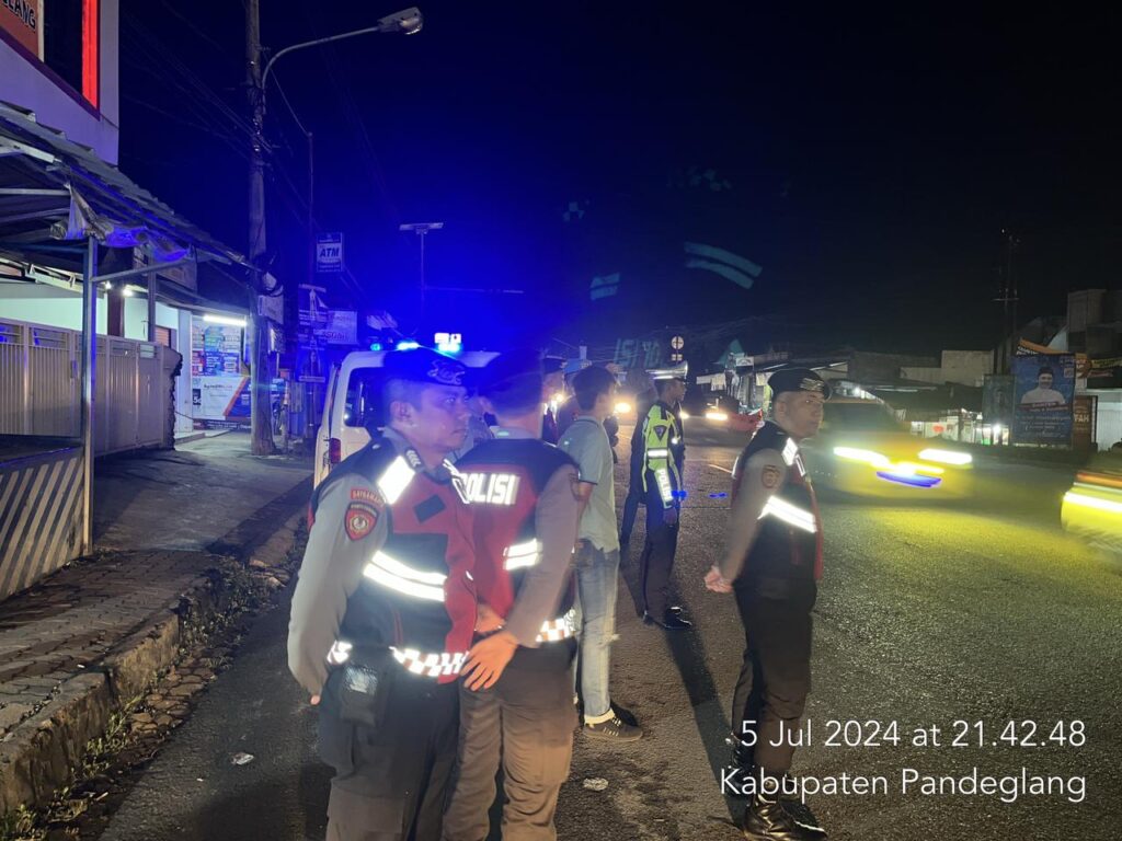 Sat Samapta Polres Pandeglang Gelar Blue Light Patrol untuk Cegah Aksi Kriminalitas dan Balap Liar 4 WhatsApp Image 2024 07 06 at 06.19.40