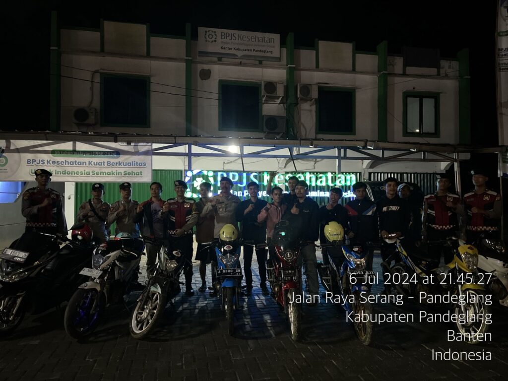 Sat Samapta Polres Pandeglang Gelar Patroli Malam Dialogis, Sambangi Komunitas Motor dan Berikan Edukasi 1 WhatsApp Image 2024 07 07 at 07.50.50