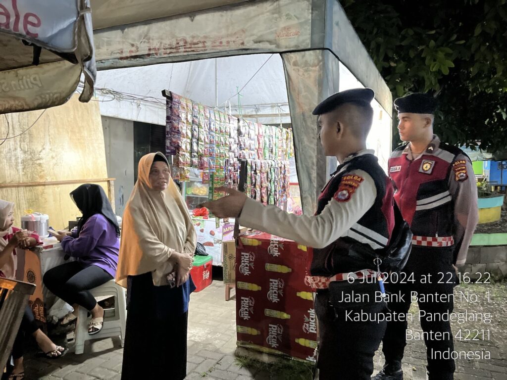 Sat Samapta Polres Pandeglang Berikan Himbauan kepada Pemilik Warung Kopi yang Buka Sampai Malam Hari 10 WhatsApp Image 2024 07 07 at 07.50.52