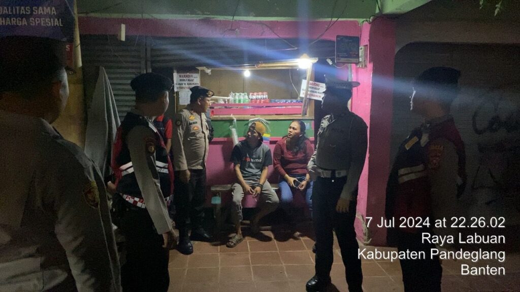 Sat Samapta Polres Pandeglang Gelar Kegiatan Rutin Yang Ditingkatkan untuk Antisipasi Gangguan Harkamtibmas di Wilayah Hukum Polres Pandeglang 9 WhatsApp Image 2024 07 08 at 05.26.54