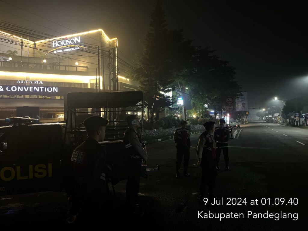 Cegah Aksi Balap Liar, Sat Samapta Polres Pandeglang Intensifkan Patroli Malam di Wilkum Pandeglang 6 WhatsApp Image 2024 07 09 at 06.26.55