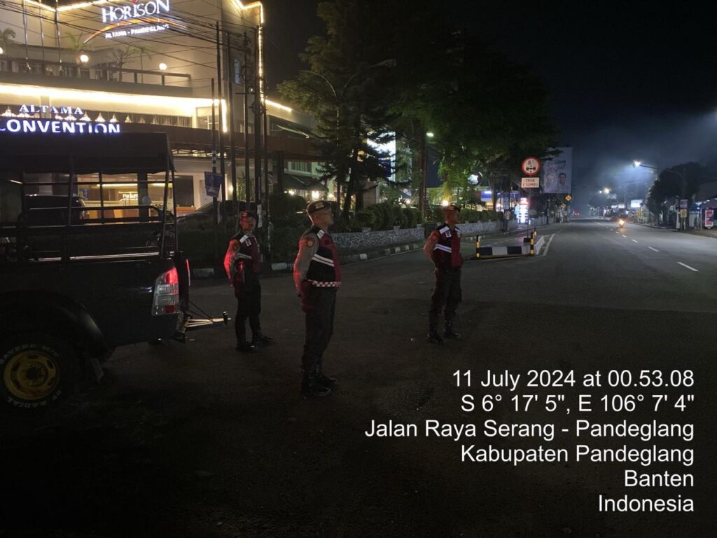 Sat Samapta Polres Pandeglang Gelar Strong Point Malam Hari 1 WhatsApp Image 2024 07 11 at 06.48.19