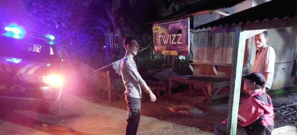 Polsek Bojong Polres Pandeglang Gelar Patroli Malam Antisipasi Tindak Pidana C3 di Wilayah Hukum Polsek Bojong 1 WhatsApp Image 2024 07 16 at 08.20.46