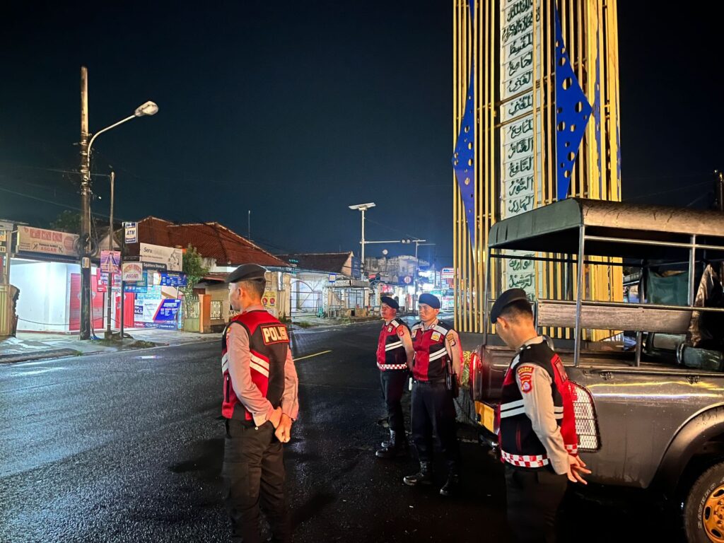Sat Samapta Polres Pandeglang Ciptakan Wilayah Bebas Balap dengan Patroli Malam 10 WhatsApp Image 2024 07 18 at 04.35.05