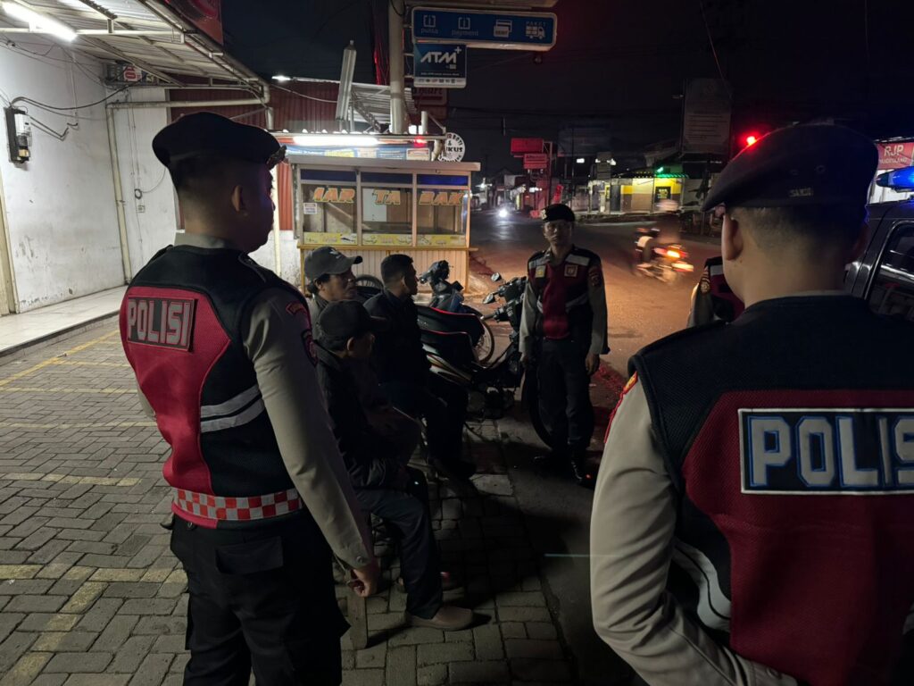 Sat Samapta Polres Pandeglang Cegah Premanisme dengan Patroli Malam 6 WhatsApp Image 2024 07 19 at 07.05.51