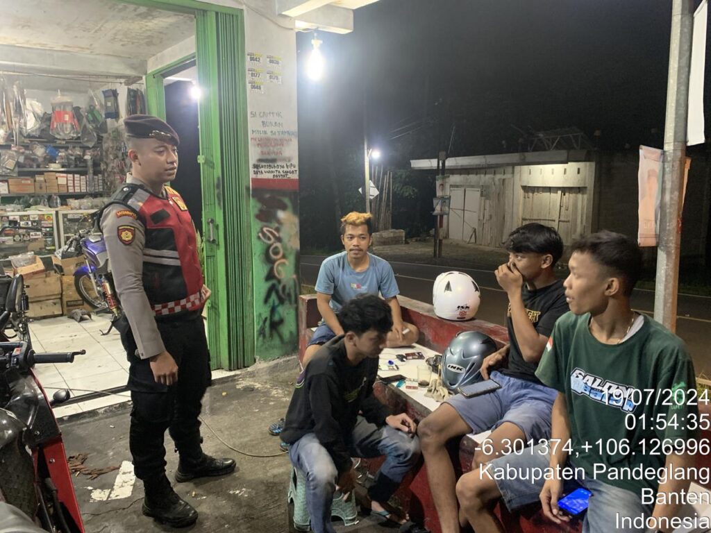Sat Samapta Polres Pandeglang Sambangi Bengkel pada Patroli Malam Hari, Himbau Agar Tidak Memperjualbelikan Knalpot Brong 4 WhatsApp Image 2024 07 19 at 07.08.51
