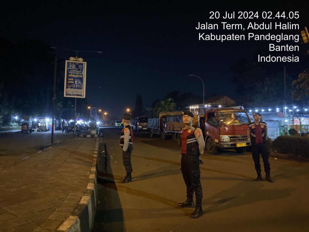 Sat Samapta Polres Pandeglang Gelar Patroli Dialogis Malam Hari di Alun-Alun Pandeglang untuk Antisipasi Pungli dan Premanisme 1 WhatsApp Image 2024 07 20 at 05.49.05