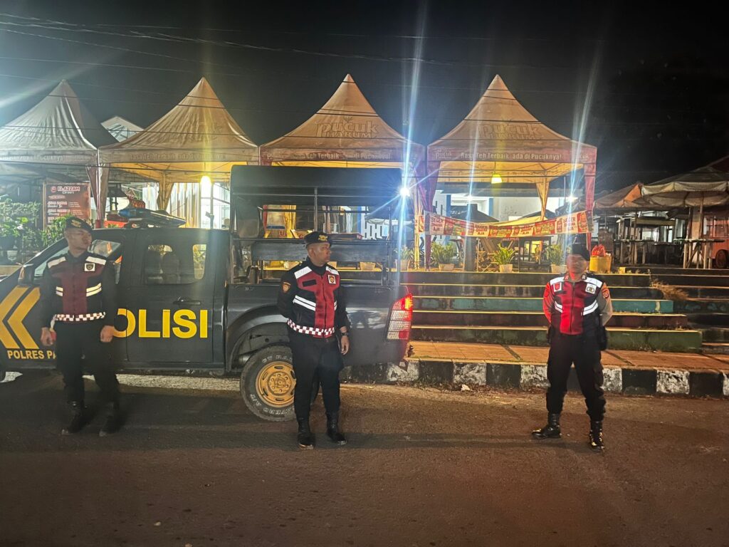 Sat Samapta Polres Pandeglang Gelar Patroli Dialogis di Gedung Juang 45 untuk Ciptakan Kondusifitas Wilayah 9 WhatsApp Image 2024 07 30 at 05.33.05 1