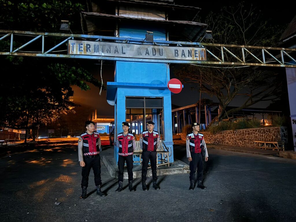 Sat Samapta Polres Pandeglang Laksanakan Patroli Dialogis di Terminal Kadubanen untuk Antisipasi Aksi Premanisme 5 WhatsApp Image 2024 07 31 at 04.12.29 1