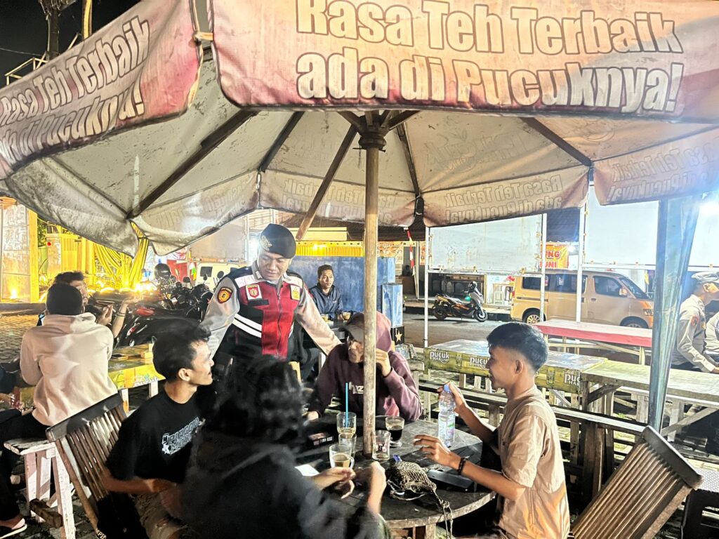 Sat Samapta Polres Pandeglang Gelar Patroli Malam di Gedung Juang 45, Antisipasi Penyakit Masyarakat 4 WhatsApp Image 2024 08 11 at 04.46.52