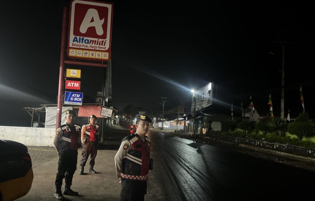 Cegah Aksi Balap Liar, Sat Samapta Polres Pandeglang Gelar Patroli Dialogis Malam Hari 1 WhatsApp Image 2024 08 11 at 04.46.53 1
