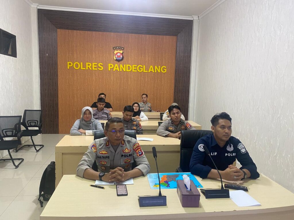 Anggota Humas Polres Pandeglang melaksanakan Vicon di Ruang Vicon Polres Pandeglang 7 WhatsApp Image 2024 08 15 at 10.28.07