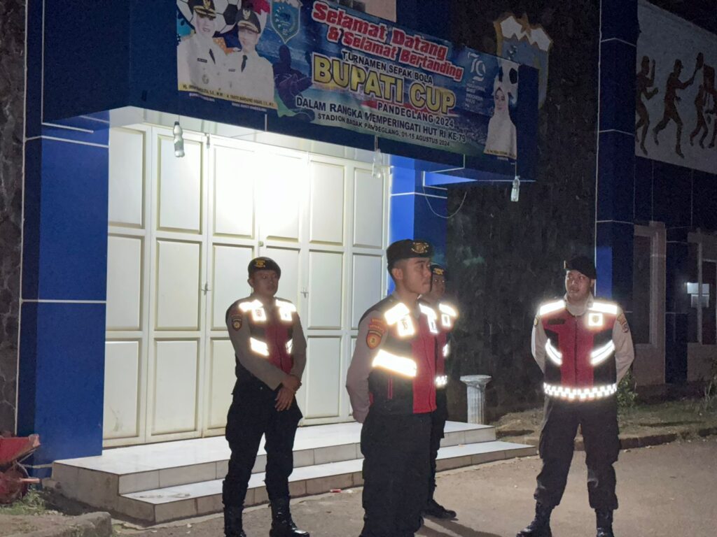 Sat Samapta Polres Pandeglang Gelar Patroli Jalan Kaki di Stadion Badak untuk Cegah Kegiatan Meresahkan Warga 6 WhatsApp Image 2024 08 18 at 04.56.46 1