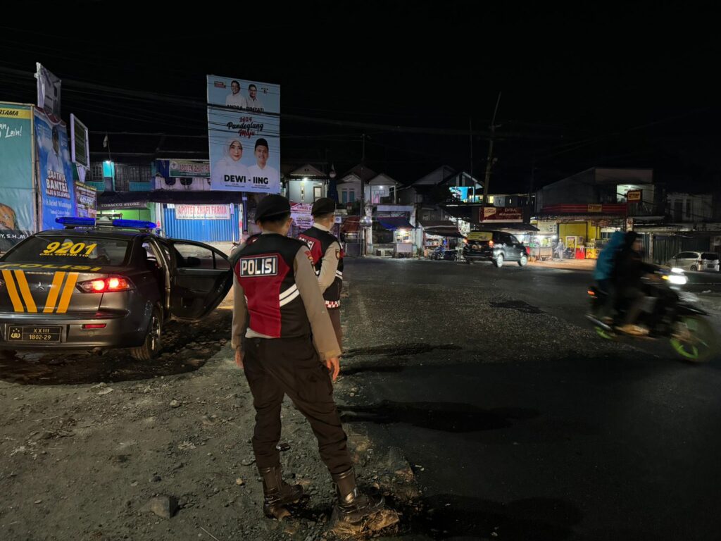 Amankan Malam Akhir Pekan, Sat Samapta Polres Pandeglang Gelar Blue Light Patrol di Wilayah Hukum Polres Pandeglang 4 WhatsApp Image 2024 08 18 at 04.56.47