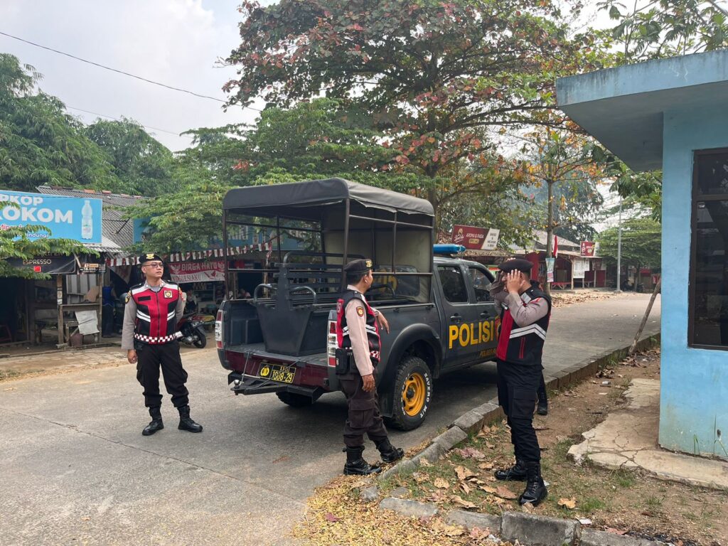 Sat Samapta Polres Pandeglang Gelar Patroli Dialogis di Terminal Kadubanen untuk Antisipasi Tindak Kriminalitas 3 WhatsApp Image 2024 08 18 at 16.40.17