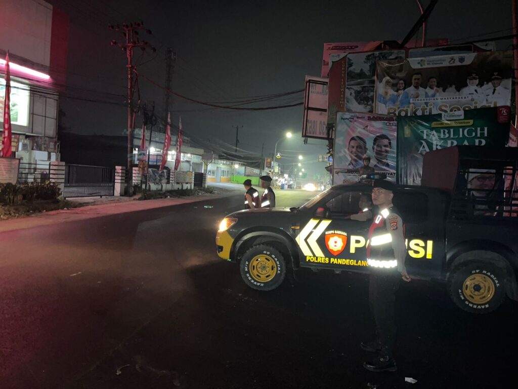 Sat Samapta Polres Pandeglang Gelar Patroli Malam di Persimpangan Cipacung untuk Menjaga Kondusifitas Wilayah 1 WhatsApp Image 2024 08 19 at 05.59.46